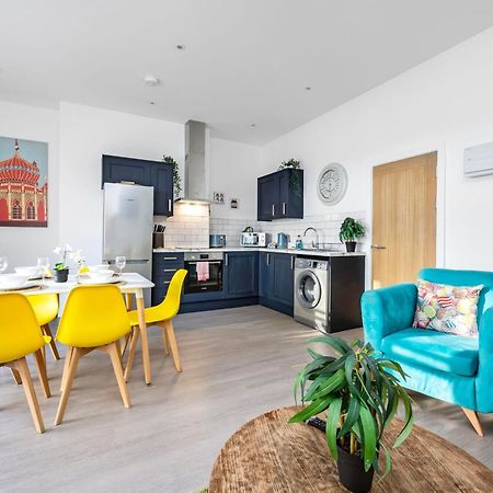 Queens Mile 1 With Free Parking By My Getaways Brighton Bagian luar foto